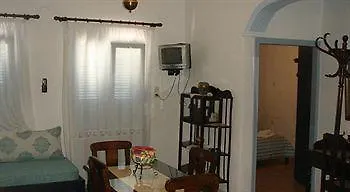 Irini Villas ホテル